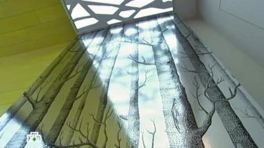 Свет, воздух и тени деревьев в универсальном помещении-трансформере