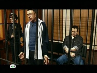 На скамье подсудимых - двое мужчин. Их обвиняют в убийстве кандидата на пост мэра... 19.03.2012